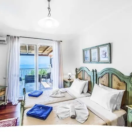 Sleeps 11 Pool Air Con Wifi