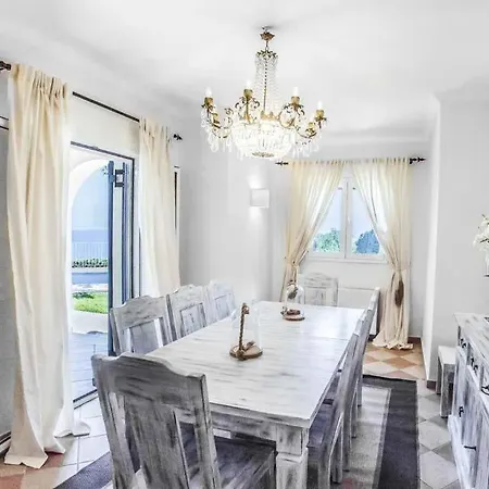 Villa Sleeps 11 Pool Air Con Wifi Kassiopi